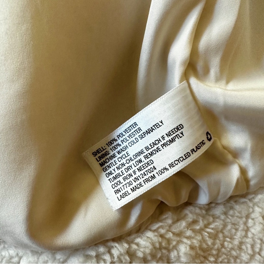 Target Universal Thread Fuzzy White Jacket - image 7
